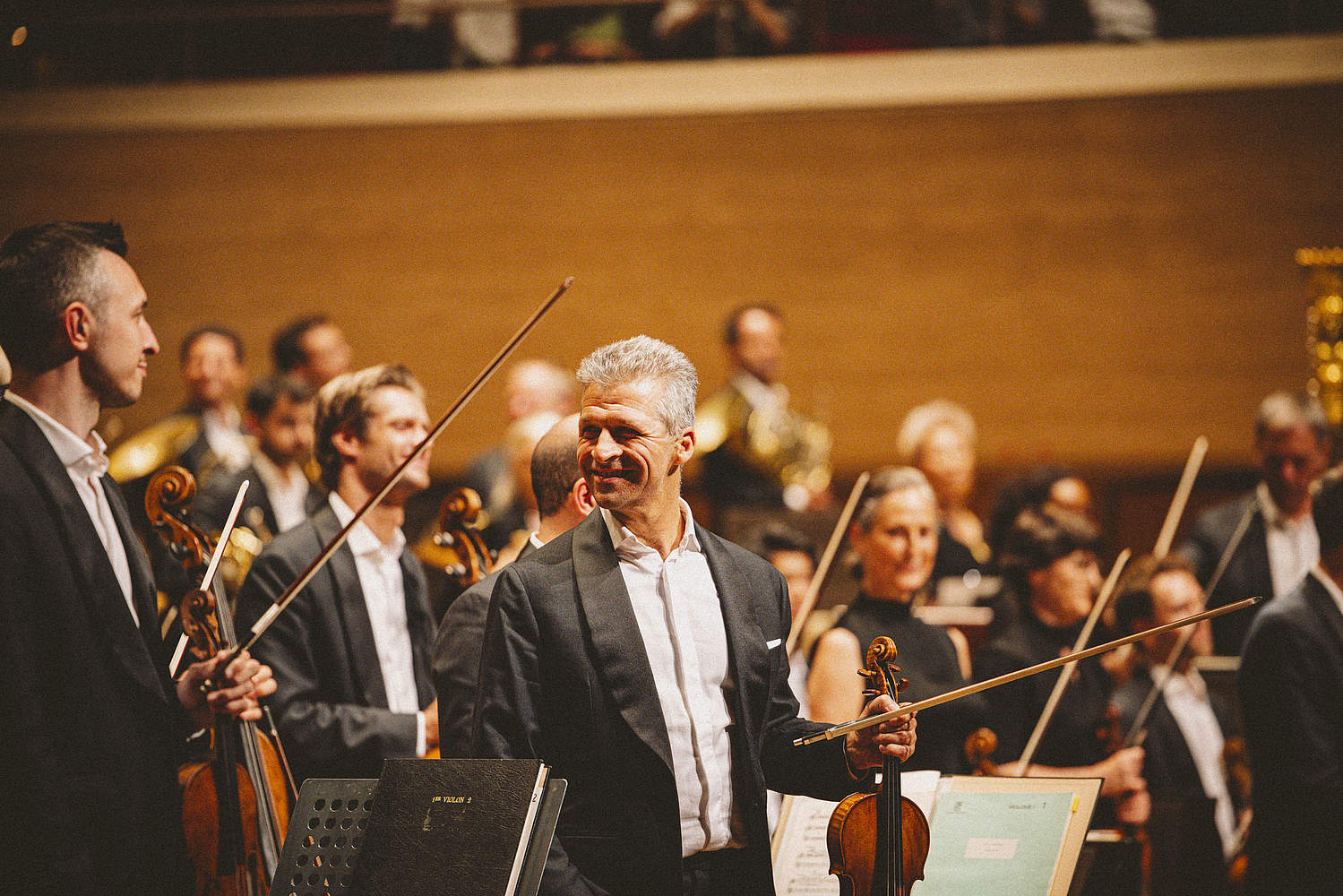 The Orchestre de la Suisse Romande on tour at the Suntory Hall in Tokyo with violinist HIMARI and conductor Jonathan Nott