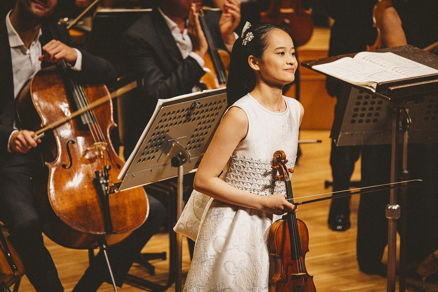 The Orchestre de la Suisse Romande on tour at the Suntory Hall in Tokyo with violinist HIMARI and conductor Jonathan Nott