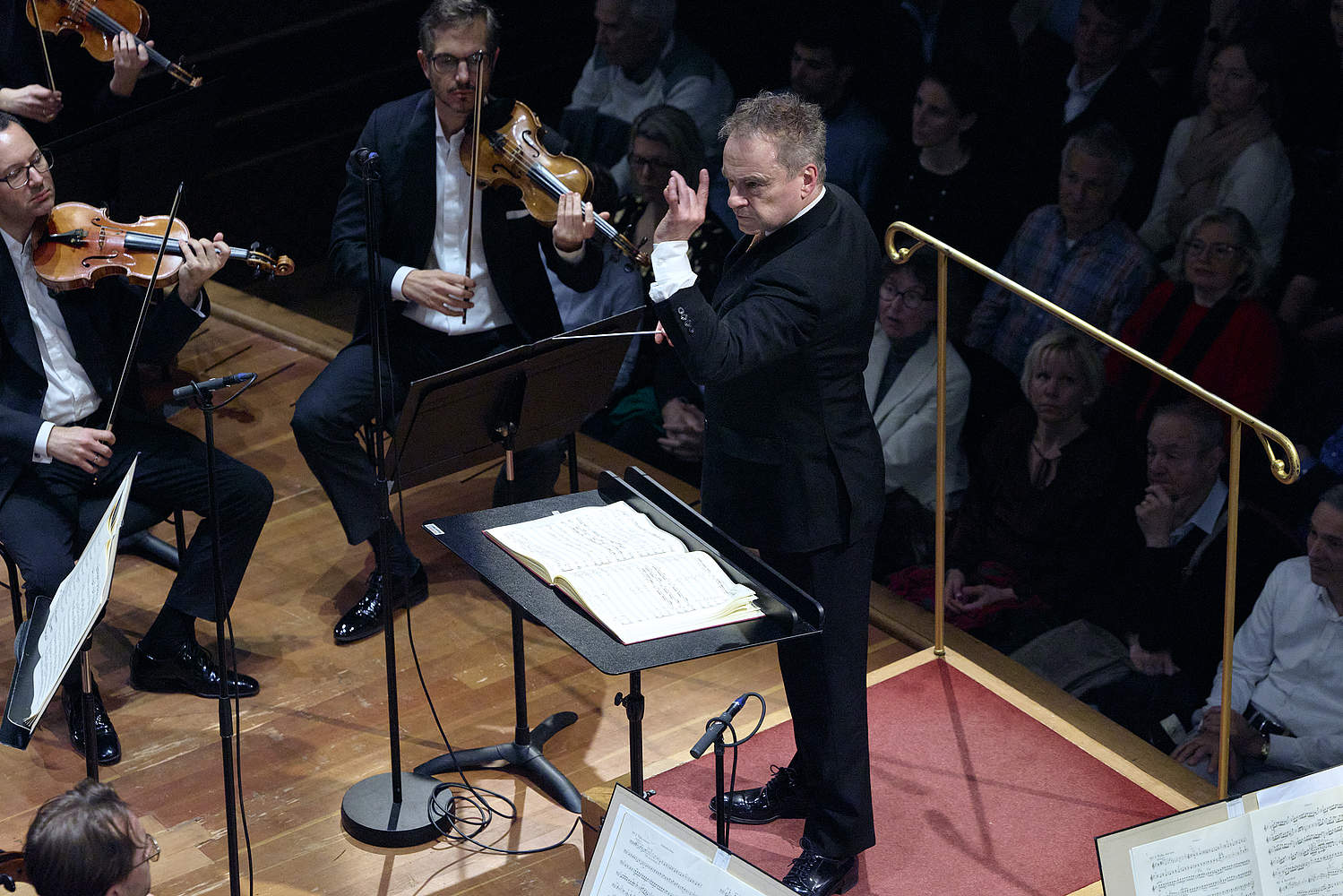 © Dougados Magali Le chef d'orchestre Jonathan Nott dirige le Requiem de Mozart pour un concert classique au Victoria Hall de Genève pour son dernier concert en tant que directeur musical et artistique de l'Orchestre de la Suisse Romande