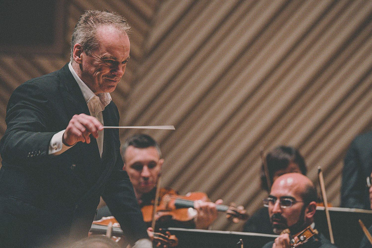 The Orchestre de la Suisse Romande on tour at the Muza Kawasaki Symphony Hall in Tokyo with cellist Michiaki Ueno and conductor Jonathan Nott