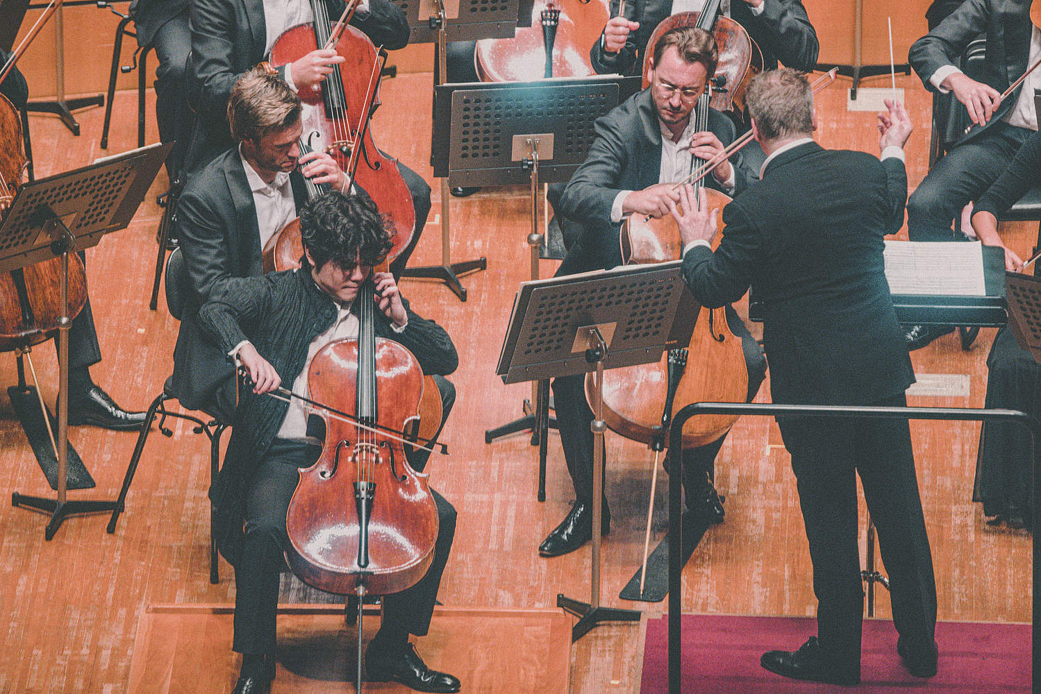 The Orchestre de la Suisse Romande on tour at the Muza Kawasaki Symphony Hall in Tokyo with cellist Michiaki Ueno and conductor Jonathan Nott