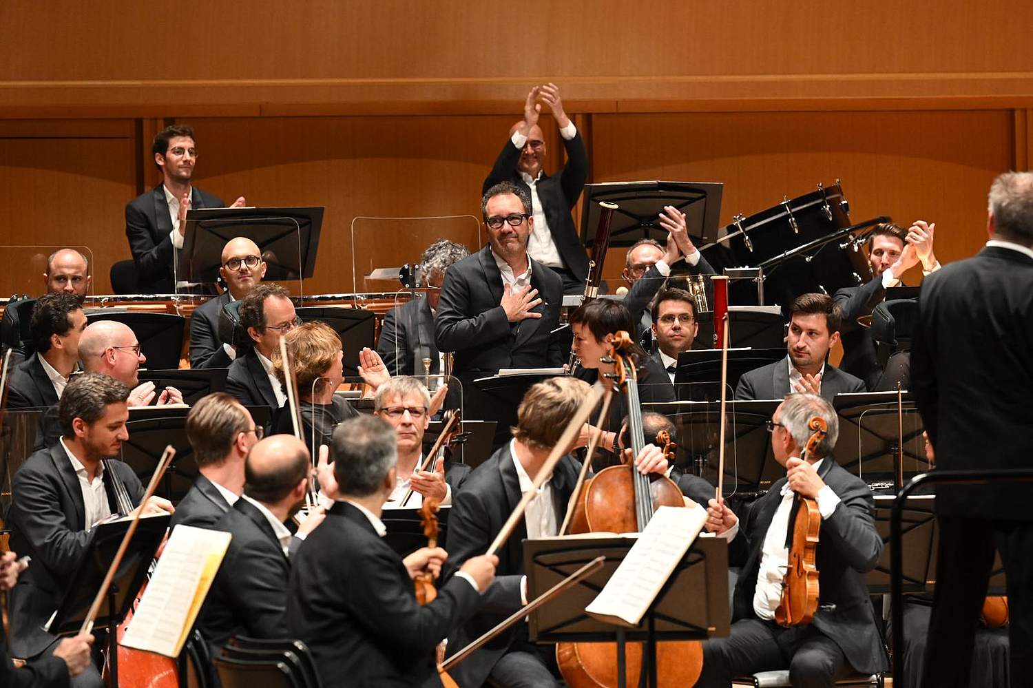The Orchestre de la Suisse Romande on tour at the Aichi Concert Hall in Nagoya with violinist HIMARI and conductor Jonathan Nott