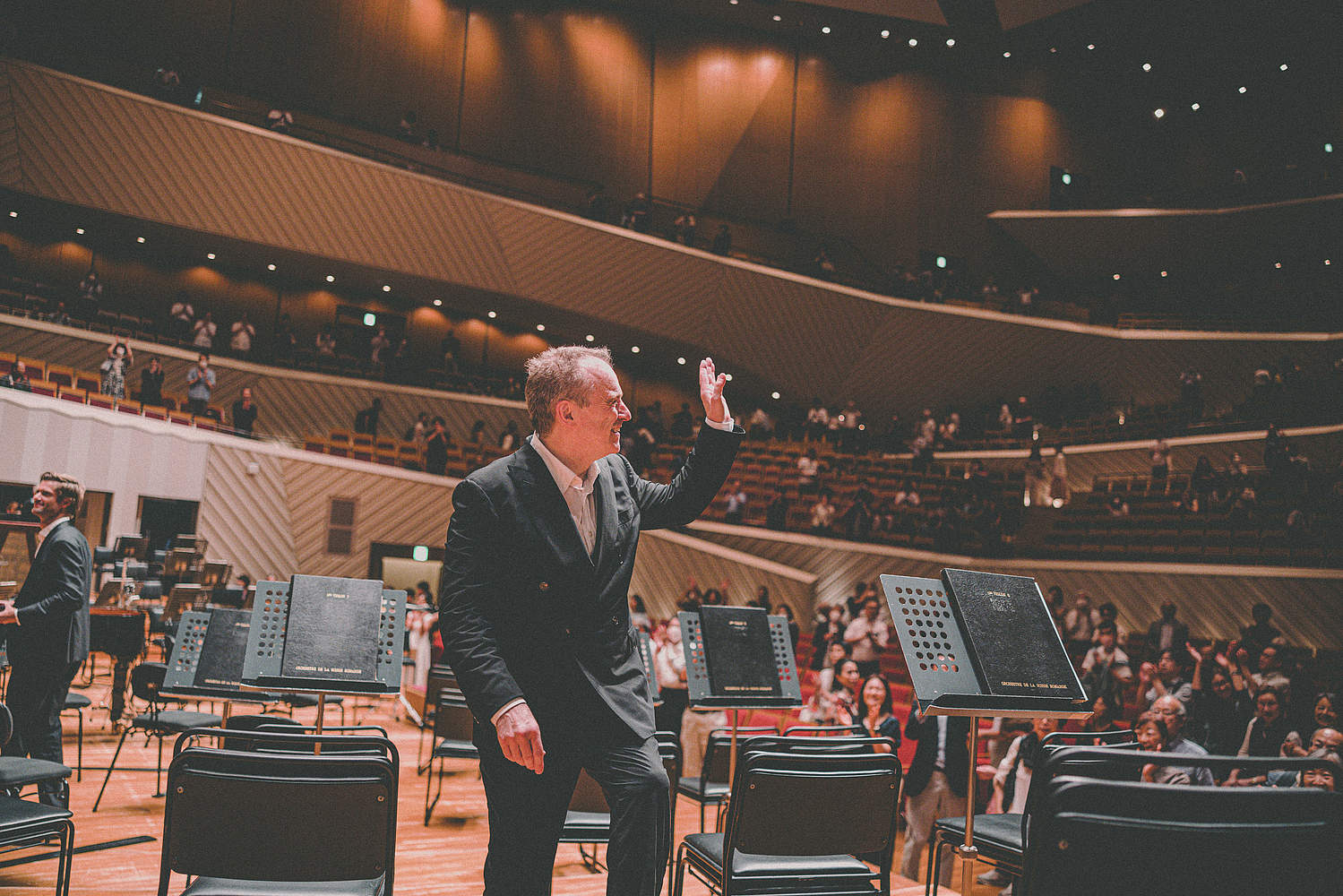 The Orchestre de la Suisse Romande on tour at the Muza Kawasaki Symphony Hall in Tokyo with cellist Michiaki Ueno and conductor Jonathan Nott