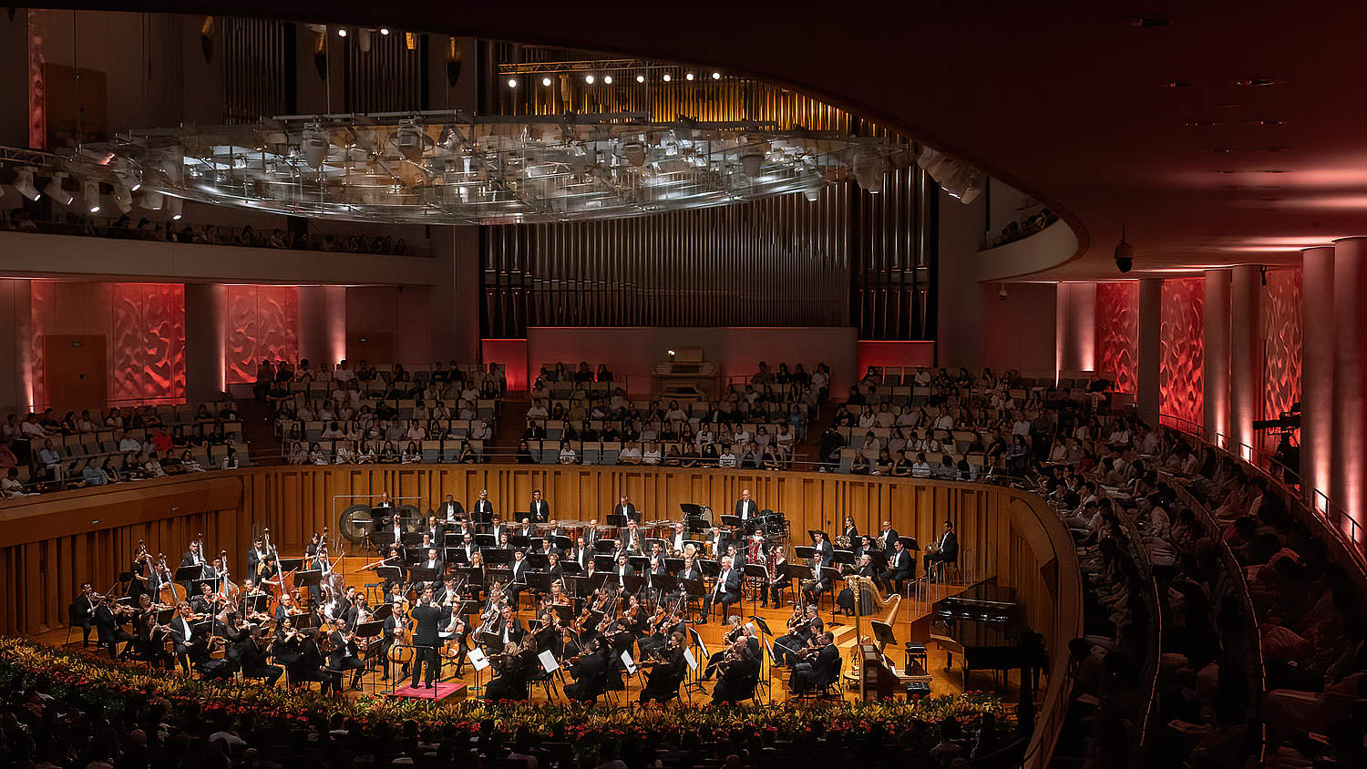 The Orchestre de la Suisse Romande on tour at the National Center for the Performing Arts in Beijing with pianist George Li and conductor Jonathan Nott