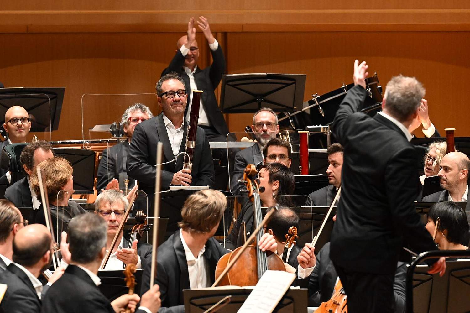 The Orchestre de la Suisse Romande on tour at the Aichi Concert Hall in Nagoya with violinist HIMARI and conductor Jonathan Nott