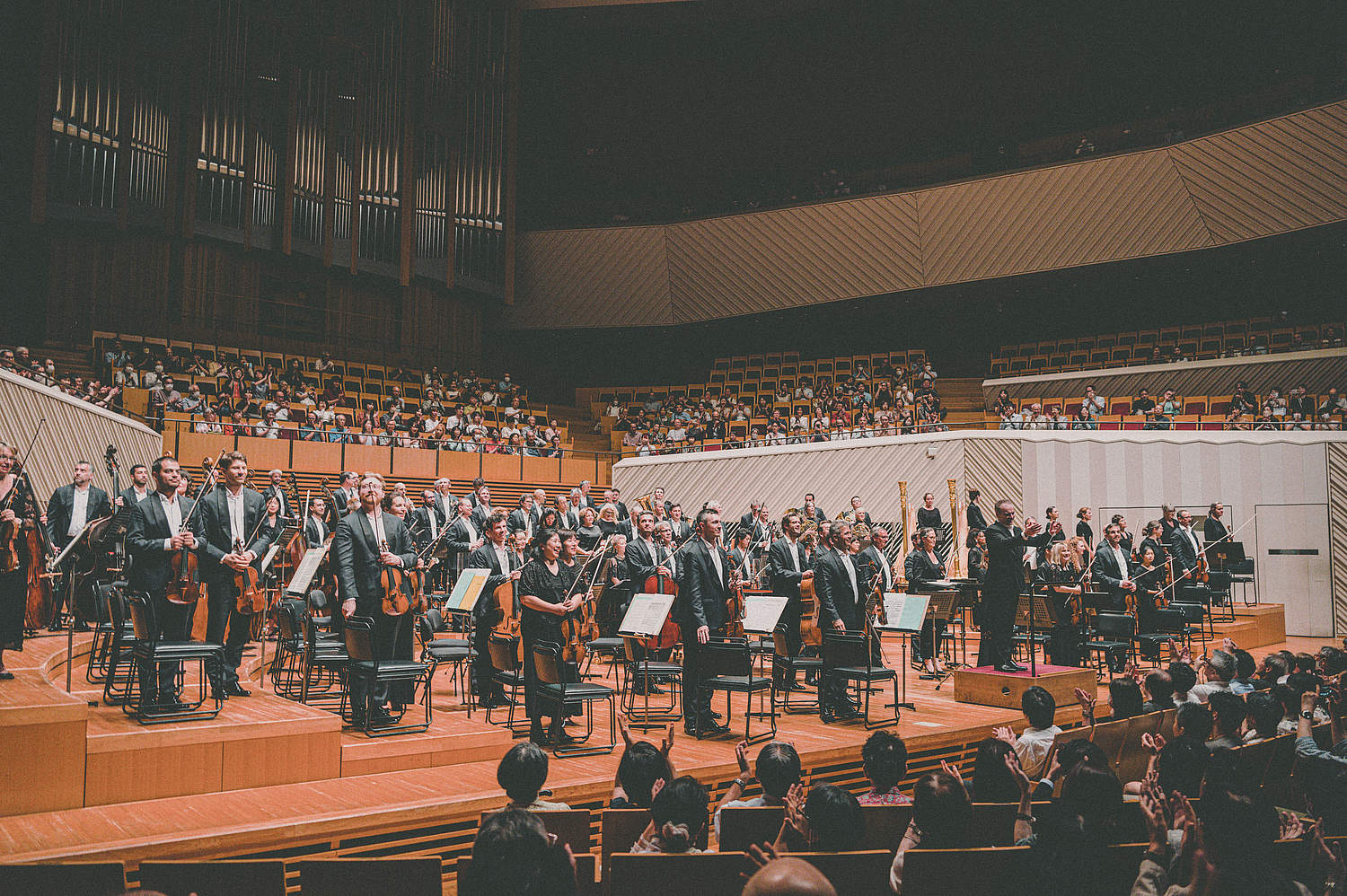 The Orchestre de la Suisse Romande on tour at the Muza Kawasaki Symphony Hall in Tokyo with cellist Michiaki Ueno and conductor Jonathan Nott